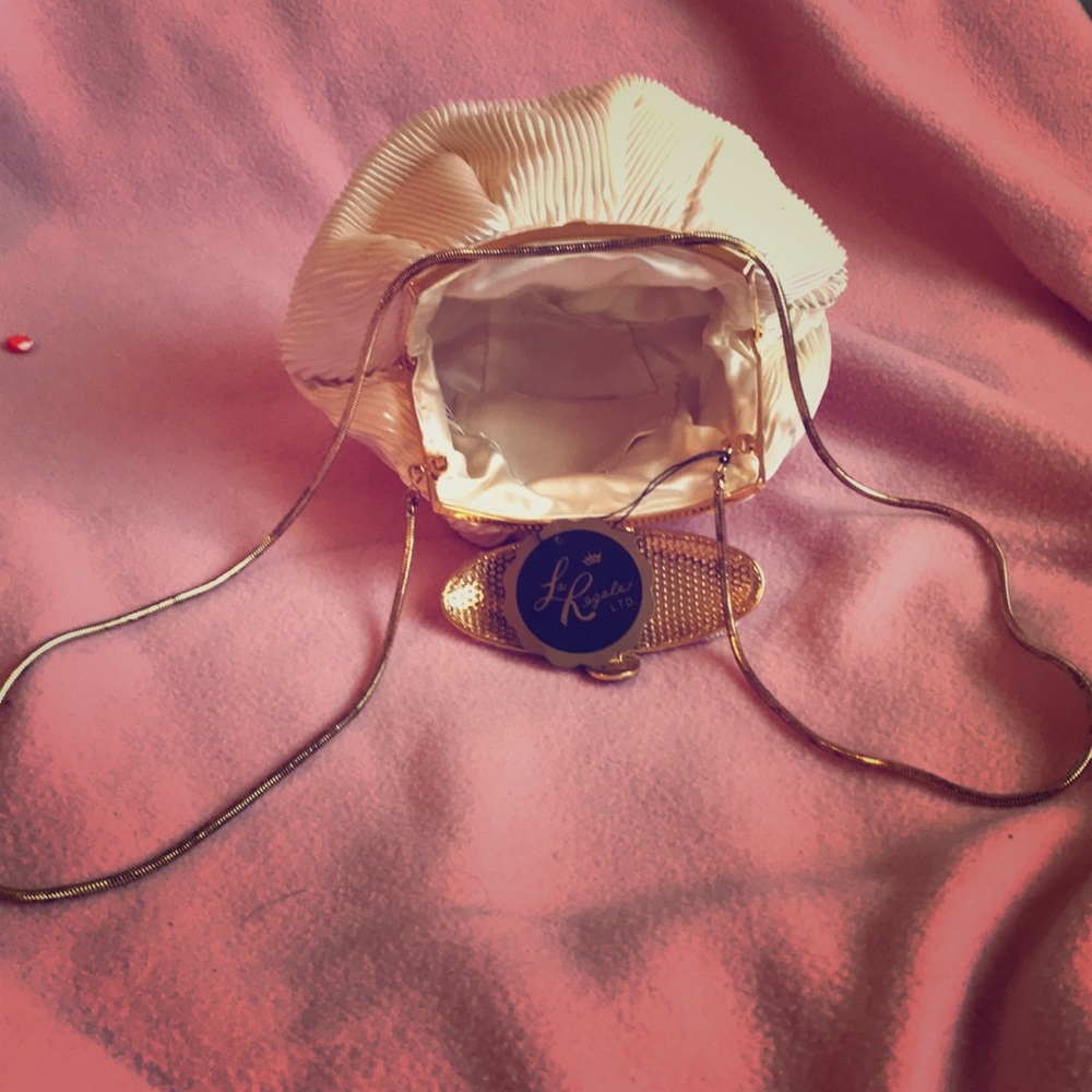 Small she'll shaped clutch